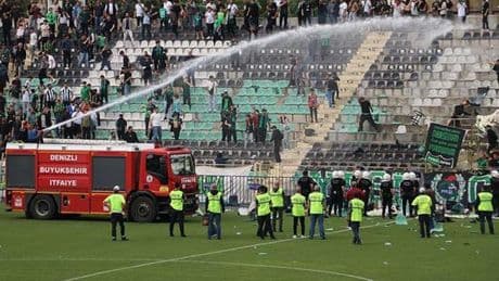 Denizlispor ilk kez amatöre düştü, taraftar stadı yaktı!