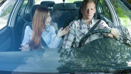 « Attention... freine ! » : pourquoi les couples se disputent souvent durant les longs trajets en voiture