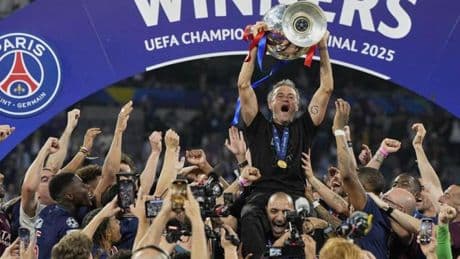 Un gesto inolvidable: Luis Enrique y la afición del PSG rinden homenaje a Xana