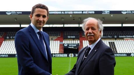 La Premier aterriza en Primera RFEF: el Brentford compra el Mérida