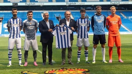 La Real Sociedad presenta el patrocinio de Baghdadi junto con una nueva tercera camiseta