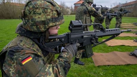 Neue Wehrpflicht: Bundeswehr: Führerschein-Zuschuss für Freiwillige?