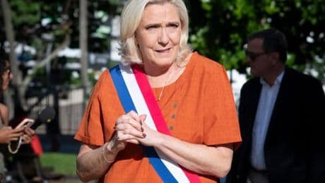 Marine Le Pen recadre Jordan Bardella sur sa connaissance de la Nouvelle-Calédonie et réaffirme son statut de « candidate à la présidentielle »