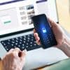 Oudere Duitse man wordt online opgelicht en gooit 71.000 euro uit raam