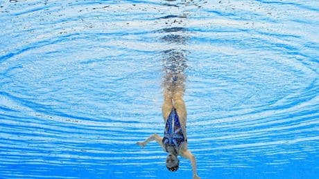 Synchronschwimmerin Klara Bleyer: Die Astronautin schwebt knapp an der historischen Medaille vorbei