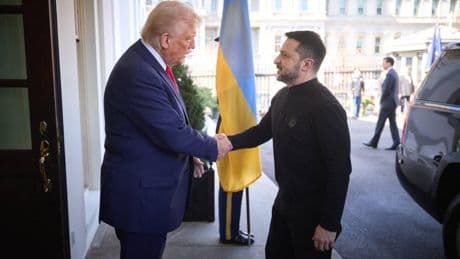 L'abito di Zelensky alla Casa Bianca diventa un caso