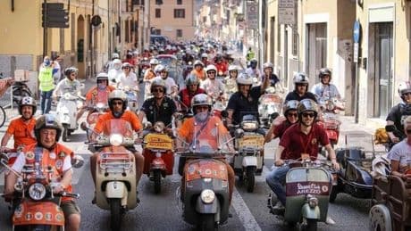 Vespa, invasione a Roma nel 2026. Per gli 80 anni del mito dal 25 al 28 giugno quattro giorni di festa nella Capitale