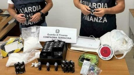 Marijuana liquida da svapare, sequestrati 40 dispositivi elettronici con la dose già pronta