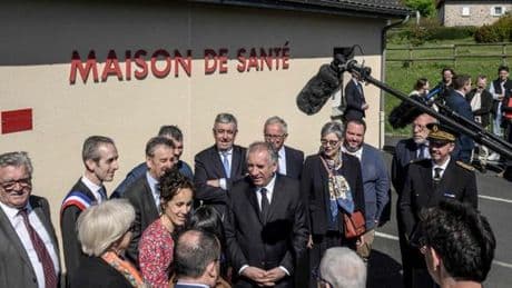 Déserts médicaux : le gouvernement souhaite imposer aux médecins jusqu’à deux jours par mois de consultation dans les zones prioritaires