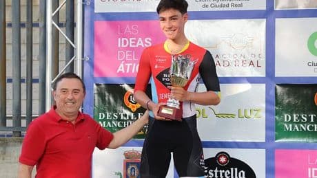 Teenage cyclist, 17, dies in horror crash during junior race in Spain as tributes pour in