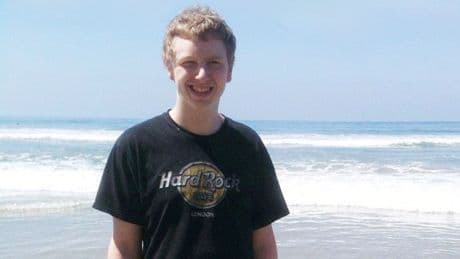 Mit 13 Jahren erleidet Simon Schlaganfall – wie Sie Warnzeichen schnell richtig deuten