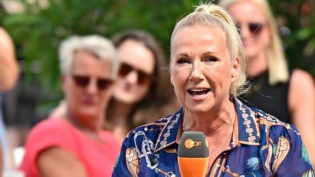 Panne im "ZDF-Fernsehgarten": Andrea Kiewel muss improvisieren