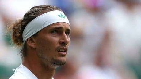 Zverev eliminato al primo turno di Wimbledon: «Mi sento molto solo nella vita, mi manca la gioia in tutto ciò che faccio»