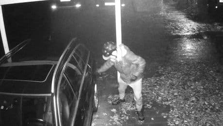 Polizei fahndet mit Video - Auto-Kratzer auf der Flucht