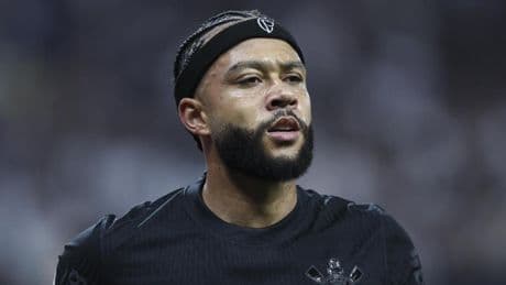 Máxima tensión entre Corinthians y Depay: su futuro, en el aire