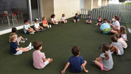 Sevilla abre el plazo de las escuelas y campamentos de verano para colectivos vulnerables