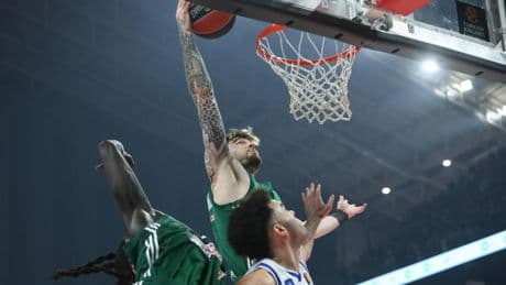 75-67: El Panathinaikos tumba al Efes y sella su pasaporte a Abu Dhabi