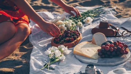Ni ensalada ni gazpacho: las mejores ideas de meriendas sencillas para la playa