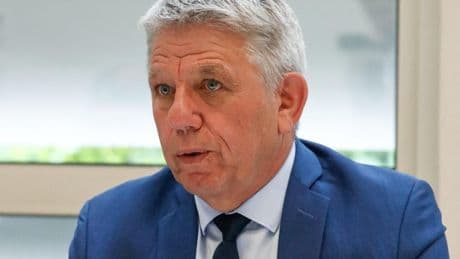 «Les clubs vivent au-dessus de leurs moyens» : Michel Savin, le «M. Sport» du Sénat qui secoue le foot français