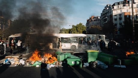 Las primeras horas de la jornada de bloqueo en Francia dejan 200 detenidos