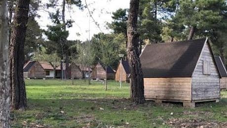 Un niño de 12 años cae desde una tirolina a tres metros en un campamento infantil de Albacete: está hospitalizado