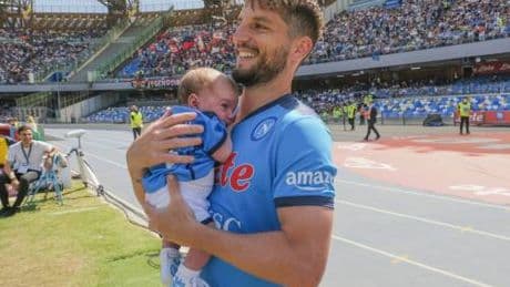 Mertens, cittadino onorario di Napoli e papà di Ciro: "Vorrei che nascesse qua anche mia figlia"