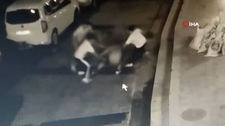 Küçükçekmece'de döner bıçaklı dehşet! O anlar kamerada