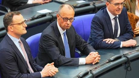 Wahl des Bundeskanzlers: Friedrich Merz scheitert im ersten Wahlgang – der Moment im Video