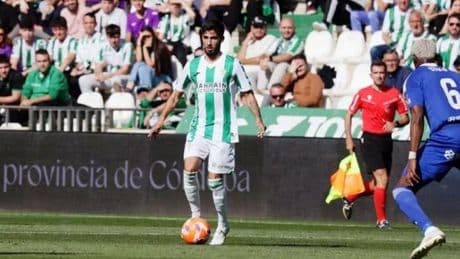 El exjugador del Córdoba CF José Calderón negocia con el Racing de Ferrol tras la recisión de su contrato con el Gimnástic