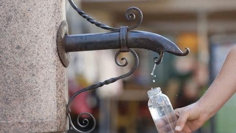 Trinkwasser in Städten: Wo bleibt die Wasserwende?