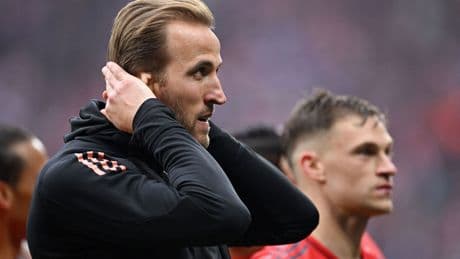El gafe de Kane continúa: estaba preparado en el césped para celebrar su primer título y pasa esto en el minuto 94
