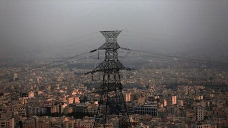 Tahran'da 100'ü aşkın kamu kurumunun elektriği kesildi