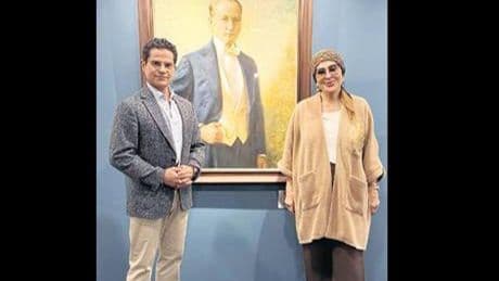 Şoray sergide duygusal anlar yaşadı