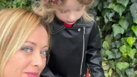 "Muori come Martina". Docente minaccia la figlia della Meloni. Sarà licenziato