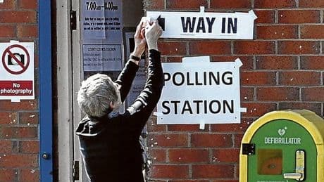 Inglaterra pone a prueba el bipartidismo británico