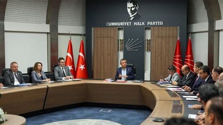 CHP’yi arafta bıraktılar