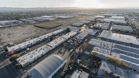 États-Unis: un avion de ligne plonge en altitude pour éviter une collision avec un avion de chasse