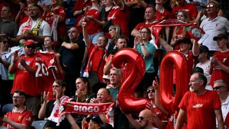 El Liverpool homenajea a Diogo Jota y su hermano André en su primer amistoso