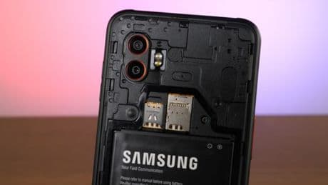 Handys mit austauschbarem Akku im Test: Die besten Smartphones mit Wechselakku
