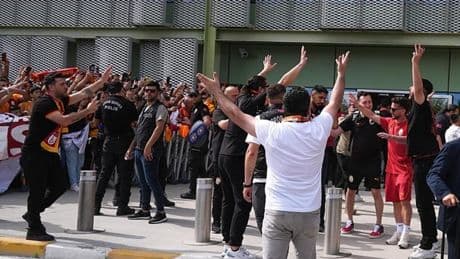 Şampiyon Galatasaray'a İzmir'de coşkulu karşılama!