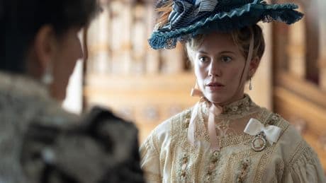 La RTVE de Sánchez rescata la serie de Victoria Eugenia dos años después y su creador entra en cólera