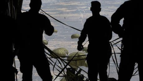 EL MUNDO, a bordo del puente aéreo de ayuda sobre Gaza: "No es ayuda real, sólo son fotos que engañan"