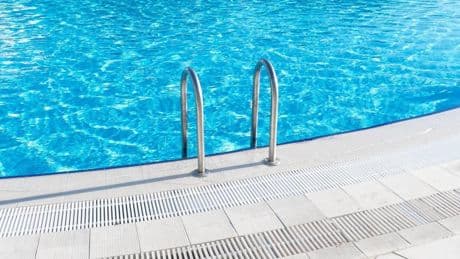 Hospitalizado un niño de cuatro años rescatado con signos de ahogamiento de una piscina en Daimiel (Ciudad Real)