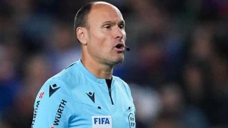 Desconcertante opinión de Mateu Lahoz tras la polémica mano del Inter: "Estas repeticiones las protege mucho la UEFA"