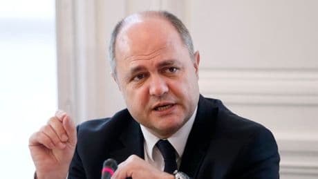 Jusqu'à 14 CDD cumulés: l'ancien ministre PS Bruno Le Roux jugé en novembre pour l'emploi illégal de ses filles