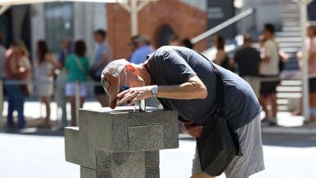 Exigen a Sanidad una ley que garantice fuentes de agua potable: "En Murcia solo hay una por cada 3.026 habitantes"