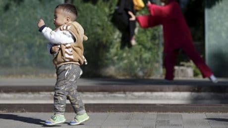 En Chine, le gouvernement propose de verser 420 euros d’allocation annuelle aux familles pour relancer la natalité