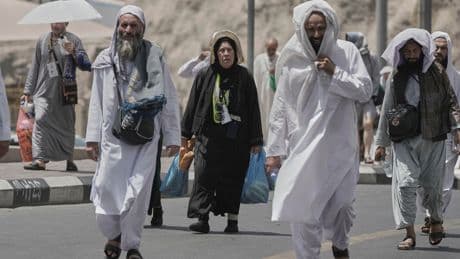 Arabia Saudí busca evitar las muertes de peregrinos a La Meca con miles de árboles, multas y drones