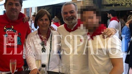 Los Sanfermines triunfales del socio de Cerdán y Uxue Barkos: brindis en 'El Burladero' tras darle 15,2M en contratos