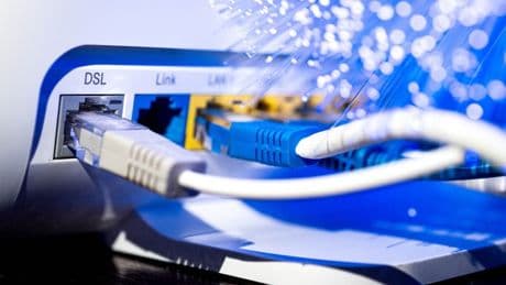 "Le téléphone fixe, c'est mon lien avec le monde": sans internet, les plus âgés bouleversés par la fin de l'ADSL